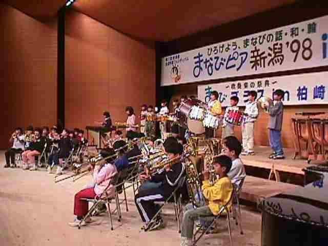 �ĎR���w�Z�̊F����