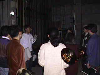 闇で談合?ホルン吹き