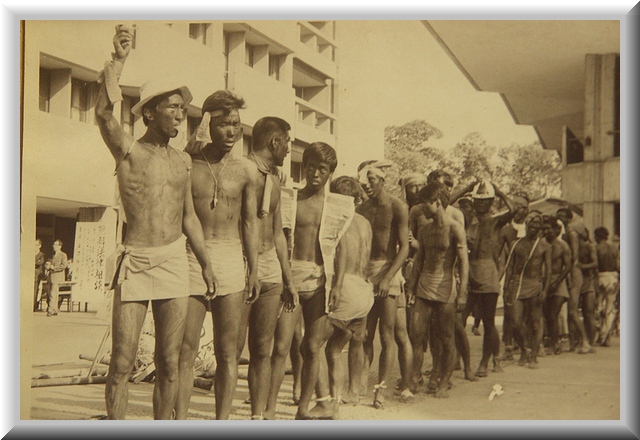 ���̃`�����`�����R�𒅂ăQ�Q�Q�̋S���Y�ɉ���